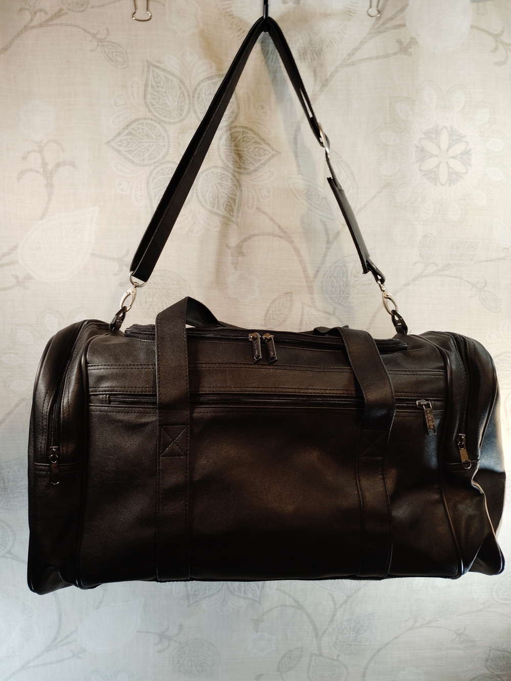 Leeds Black Leather Duffel Bag - Premium Travel & Gym Carry W/Shoulder Strap